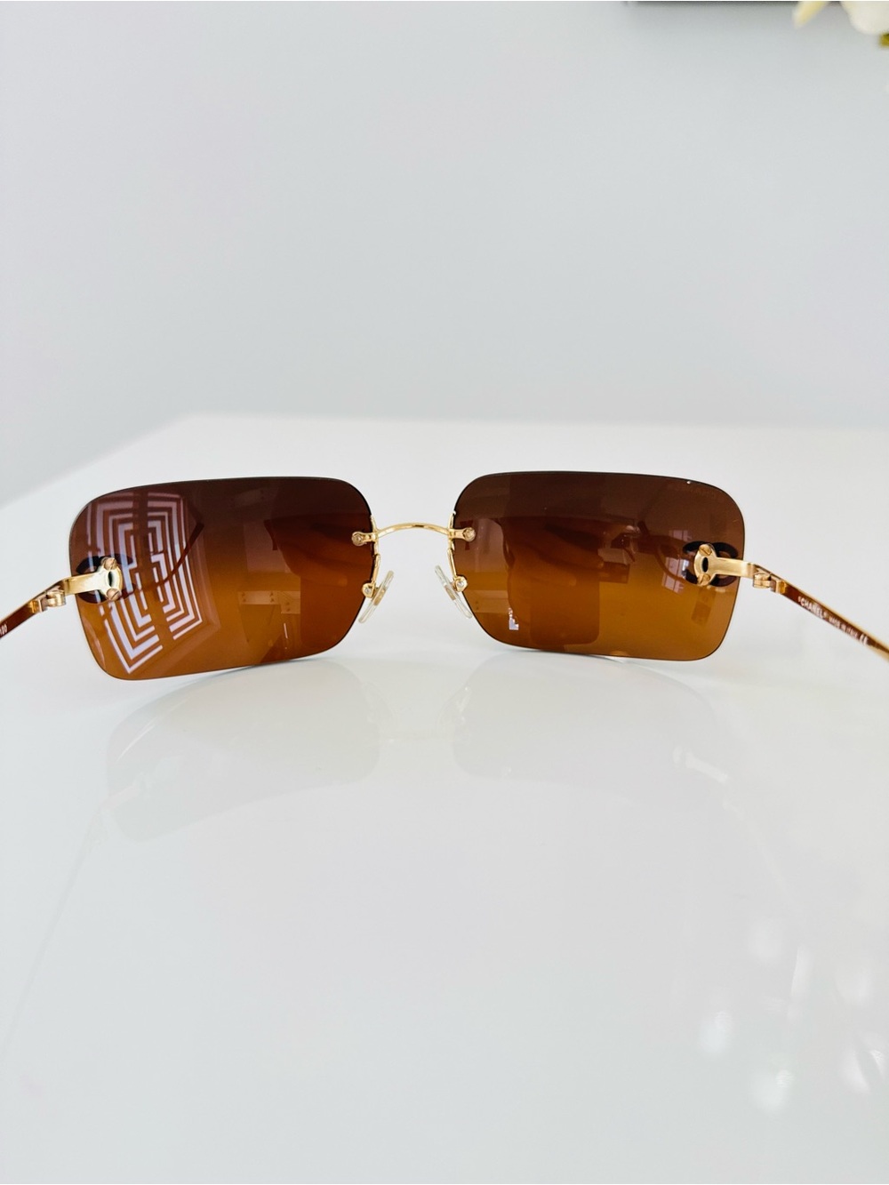 LIKE NEW 💕 Vintage CHANEL RARE RIMLESS Mirror Swarovski gold sunglasses - Picture 6 of 8